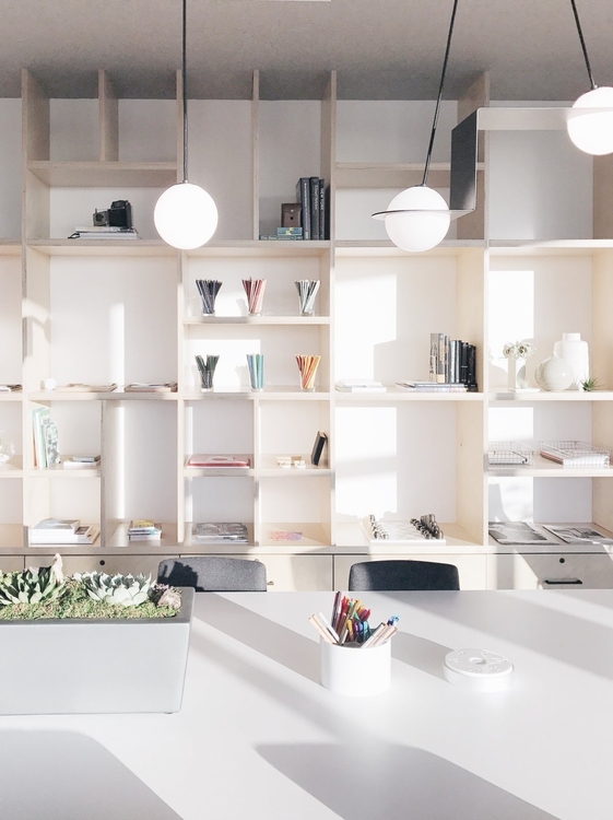 「暗房」 每个会议室都被命名为不同名字的暗房,但内部还是很明亮的!