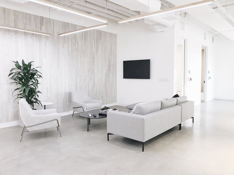 「暗房」 每个会议室都被命名为不同名字的暗房,但内部还是很明亮的!