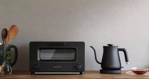 推出电热水壶「BALMUDA The Pot」的巴慕达，是要在厨房空间找到更多乐趣