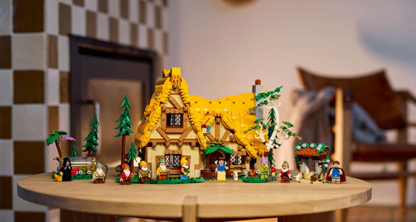 LEGO 推出白雪公主与小矮人小屋场景套装